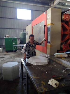 塑料模具廠一天產量解析 模具生產核心數據揭秘